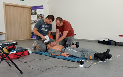 Zdjęcie do Strażacy ochotnicy, z 4 jednostek OSP z Gminy Gościno, ukończyli z powodzeniem kurs kwalifikowanej pierwszej pomocy.