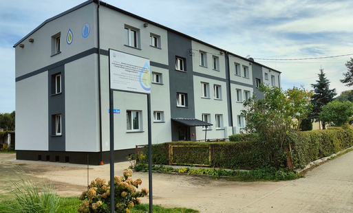 Zdjęcie do Zakończono termomodernizację budynku w Pobłociu Małym